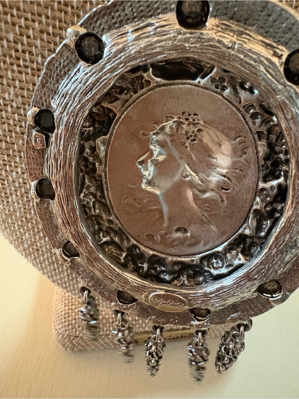 Vintage Signed Goldette Large Silver-Tone Cameo Pendant Necklace - Picture 4 of 9